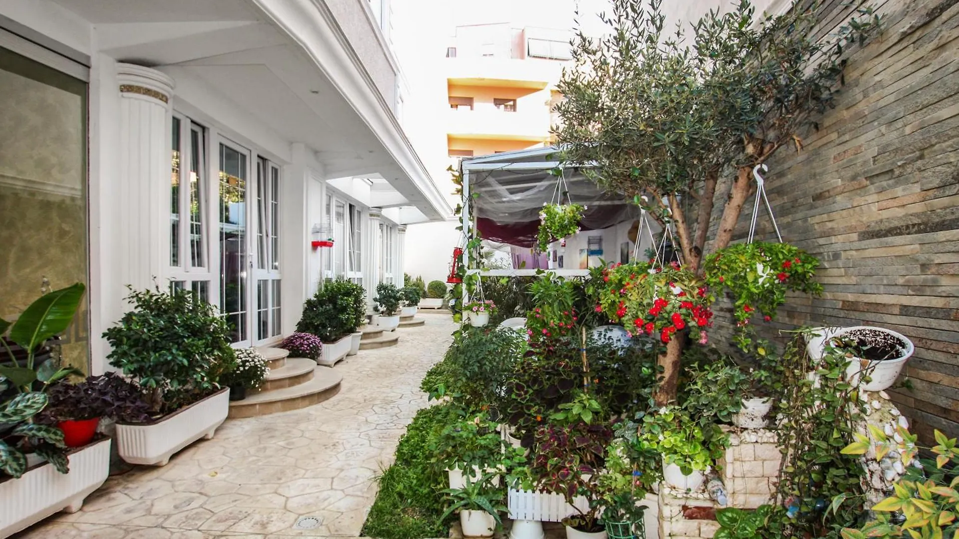 Rezidence Tredi City Center Tirana Hotel