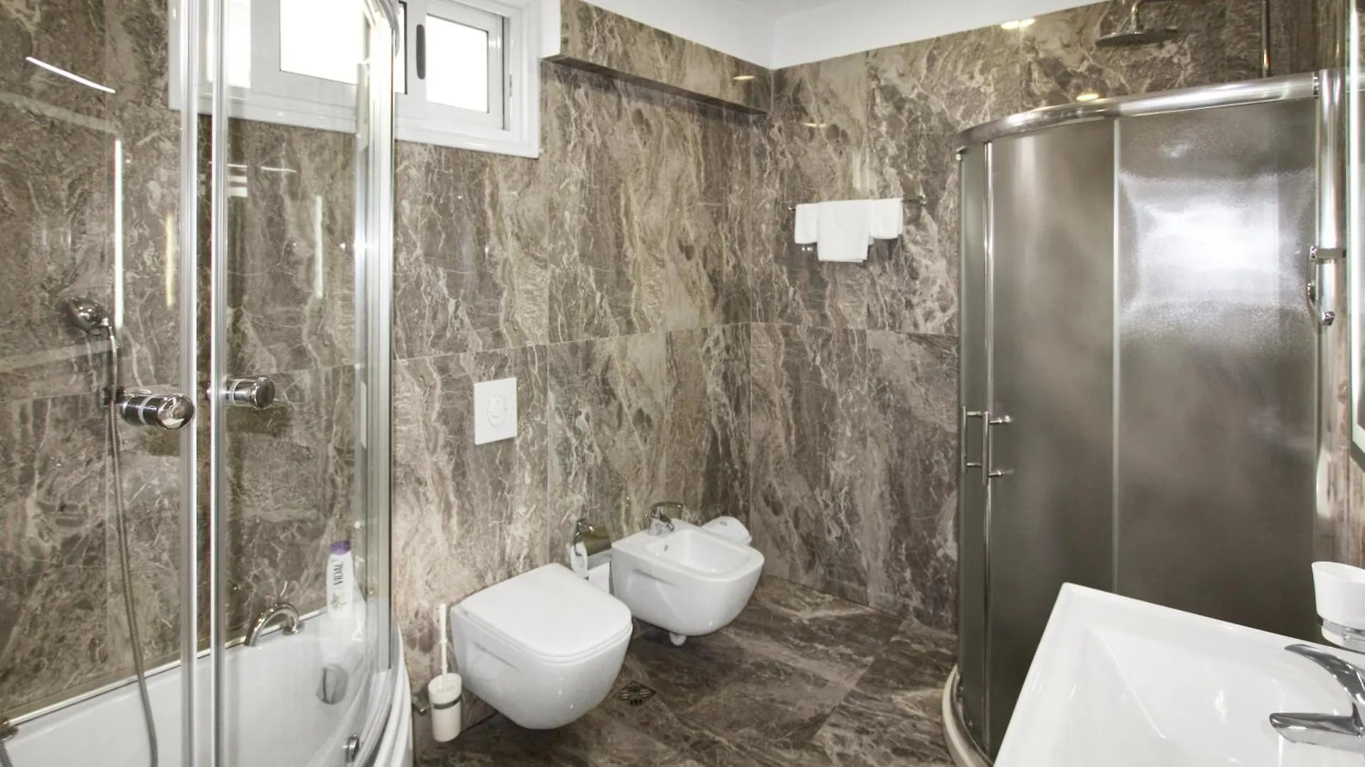 Rezidence Tredi City Center Tirana 4*,